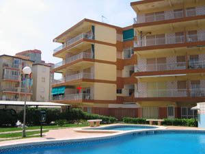 Location d'un appartement climatisé sur bord de mer à partir de 400€/semaine.