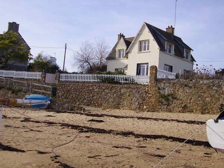 Accès direct plage maison vue imprenable mer.