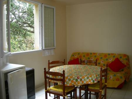 83220  Le Pradet, T3 duplex dans villa 450 m plage et commerces.