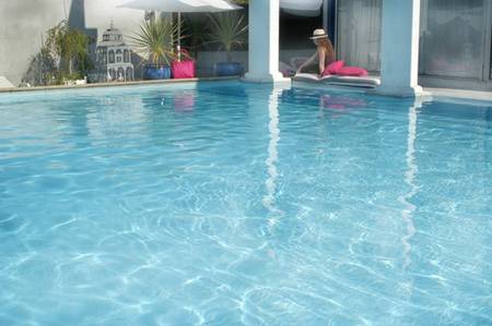 4 appartements design 2 et 4 personnes dans loft avec piscine.