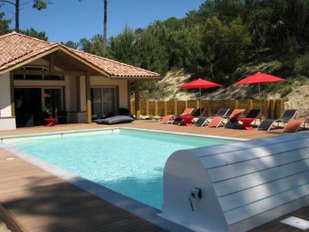 Belle maison avec piscine chauffée à 600m du golf et 2.5 km de la plage.