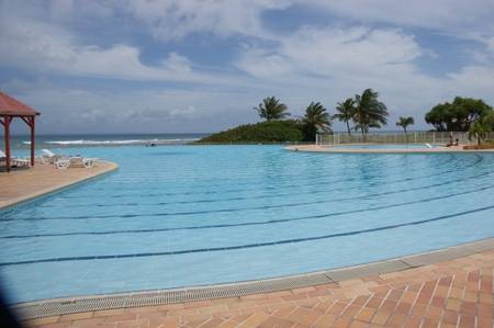 Location grand studio dans résidence touristique de luxe en Guadeloupe.