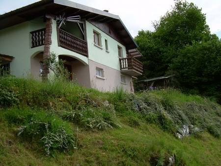 Location chalet montagne avec piscine l'été couverte.