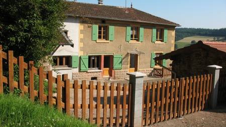 Gîte rural 12 personnes à Ecoche Loire, Rhône entre Roannais et Beaujolais.