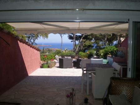 Bastidon à louer grand confort vue mer dans domaine avec piscine et tennis. 