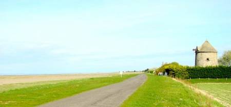 Location moulin 4-5 personnes à Cherrueix face à la mer.