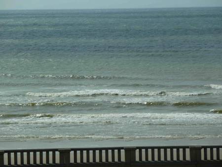 Face mer, Stella Plage pour 6 à 7 avec deux terrasses côté mer et côté jardin.