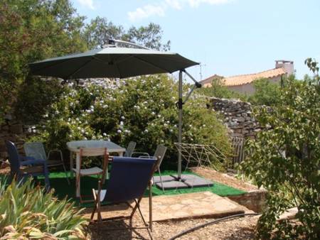 Location appartement dans villa jardin, Sète (34).