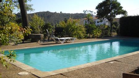 3 maisons pour 4, 5, 7 personnes dans une grande propriété avec piscine.