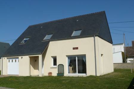 Gîte à moins de 80m de la mer de la plage,et vue dégagée sur la campagne.