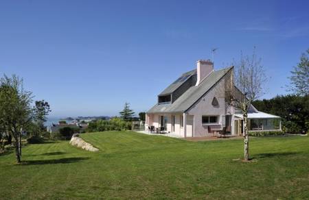 Superbe vue mer dans cette magnifique villa de grand confort.