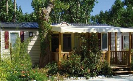 Mobil homes à Port Grimaud dans camping 5* avec accès direct à la plage. 