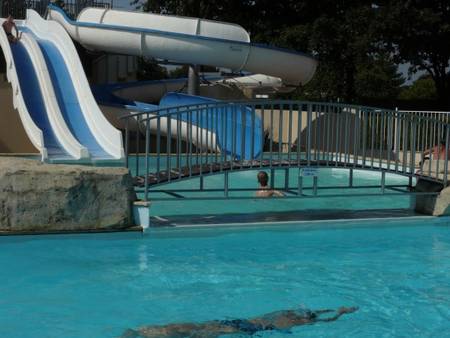 Mobil home camping 3 étoiles des peupliers à Ambon, piscine couverte chauffée.