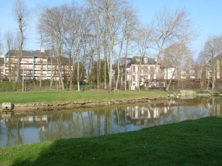 Location saisonnière d'un petit F2 de 24m2 à 800m de la plage à Cabourg. 