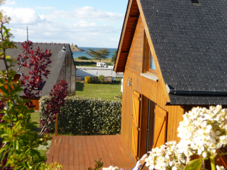 Location chalet à environ 350 mètres de la plage.