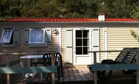 Location Mobil Home situé dans un domaine naturiste en pleine montagne.