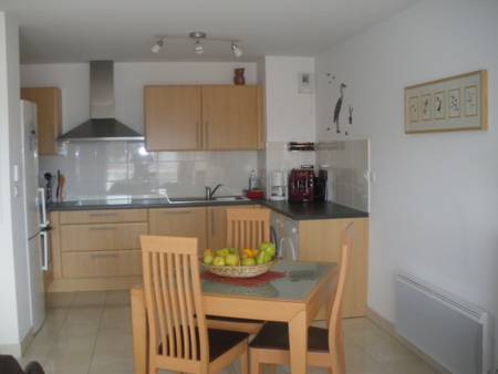 Appartement T2 sur jardin, centre ville, proche mer, commerces, gare.