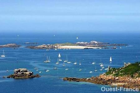 8 personnes à Port-Blanc, village de pêcheurs à 500m des plages. 