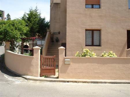 Location rez-de-jardin proximité mer, plage, Ajaccio 4 à 6 personnes. 