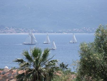 Bel appartement F3 vue sur le golfe d' Ajaccio à 300m de la mer