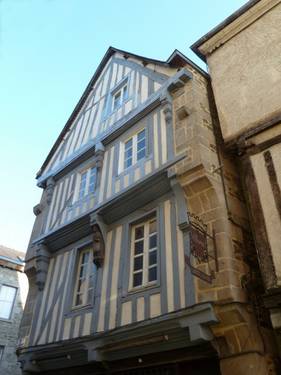 En plein coeur du centre historique de Dinan dans une maison du XVI° siécle