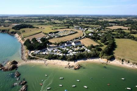 Mobilhome grand confort avec terrasse vue sur mer.