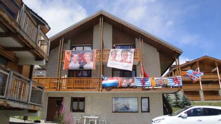 Location d'appartements 10 pers. skis aux pieds ou au coeur de l'alpage l'été.