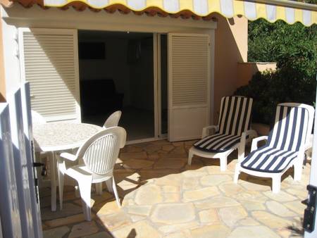 Agay, location F2 de standing à 200 mètres de la mer.