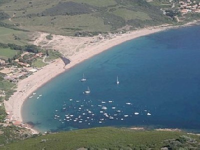 Beau rez de villa avec superbe vue mer et proche plage.