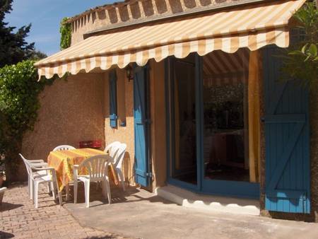 Très beau mazet à proximité de la mer (83).