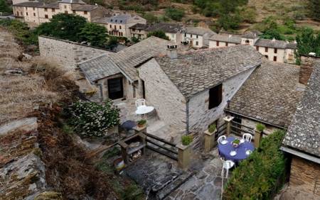 Un gîte de caractère, au cœur d'un village médiéval de Brousse-le-Château