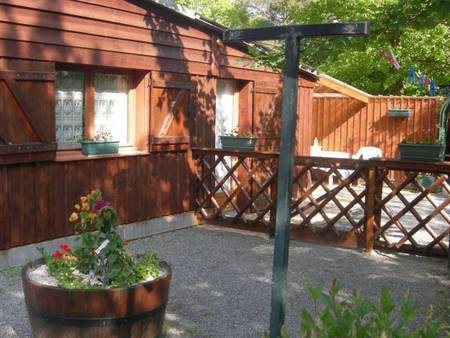 Le Clos des Pins, gîte 2/3 personnes style chalet.  