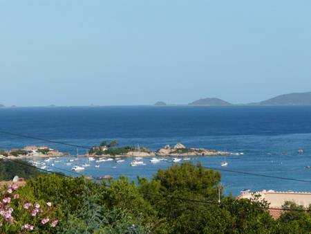 Maison avec vue panoramique, mer sur Isolella, plage à 250m, très calme.