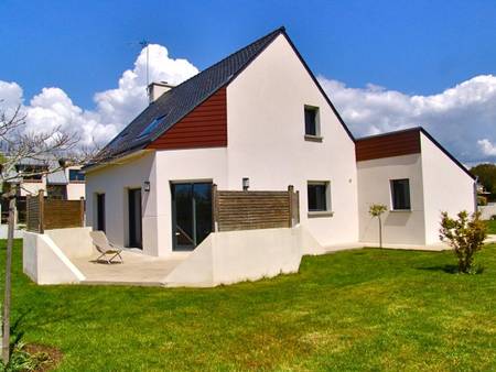 Villa contemporaine spacieuse dans jardin clos, 2.5km des plages et de Trégunc