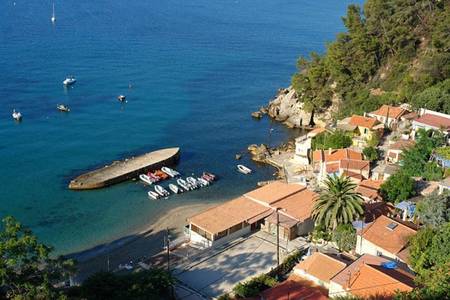Location 50 mètres des plus belles plages de la région.
