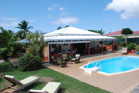 Location villa et F2  face à la mer 6/14 personnes à St François.