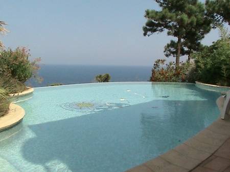 Villa 8 à 10 personnes en pleine vue mer, avec superbe piscine.