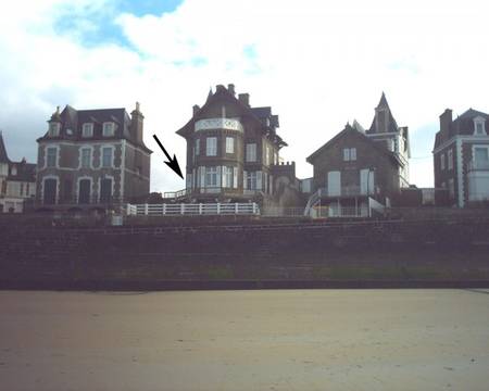 Location Saint-Malo, accès direct plage et mer avec terrasse et jardin.