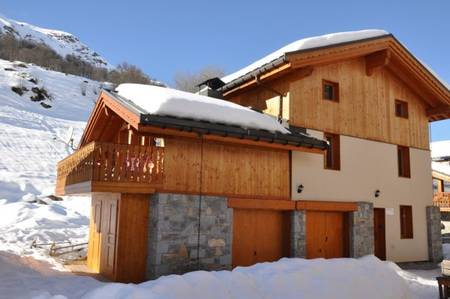 Chalet grand confort, jacuzzi / sauna/ cheminée centrale/ billard/ wifi.