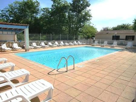 Ardèche à Balazuc, village de gîtes avec piscine. 