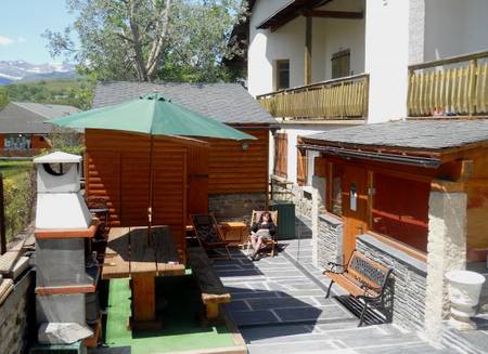 Location appartement de charme aux Pyrenées Cerdans avec cheminée, sauna & bbq