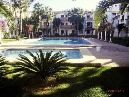 El patio résidence de standing entre mer et montagne et dans les orangers.