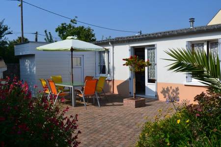 Maisonnette à Dinard, endroit calme, à proximité de la mer et des commerces. 