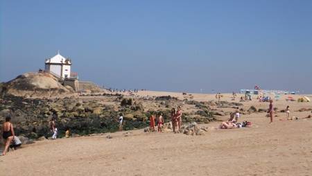 Plusieures locations à Porto Centre ou Plage pour 2 à 10 personnes.