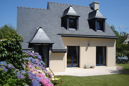 Location maison 3 étoiles en Bretagne à deux pas de la mer et des commerces.