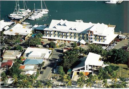 Studio vue mer et plage à 50 mètres sur la marina de Saint-François.