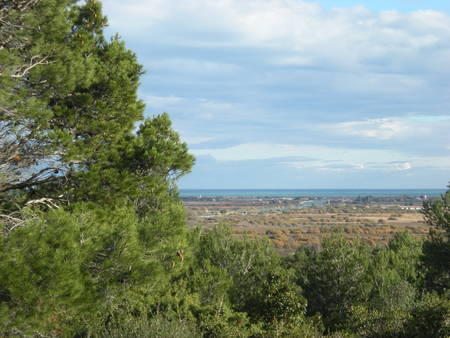 Duplex de caractère à 7 kilomètres des plages.