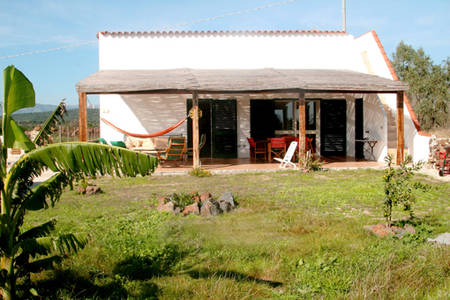Location maison indépendante avec jardin, terrasse avec vue sur mer.