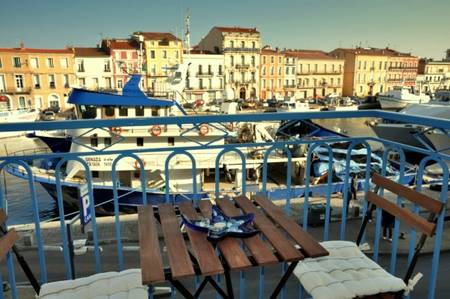 Sète centre ville vue sur le canal Royal proche de la mer 3 clévacances.