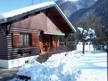 Chalet en bois au calme proche de Bagnères de Luchon vue sur les montagnes.
